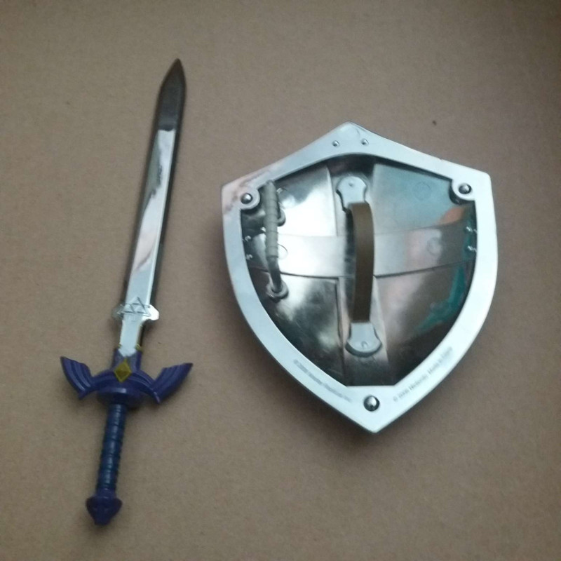 The Legend of Zelda Twilight Princess Master Sword & Hylian Shield outlet 1/6th Scale